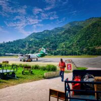 Vodič za treking na Everest Base Camp: Kako premagati kaos letališča Lukla in se izogniti zamudam